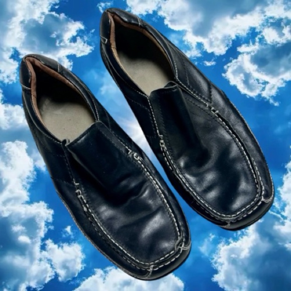 OLUKAI MENS SLIP ON LOUKA 10.5 BLACK WHITE STITCHING. NO USAGE SHOWN NICE KICKS